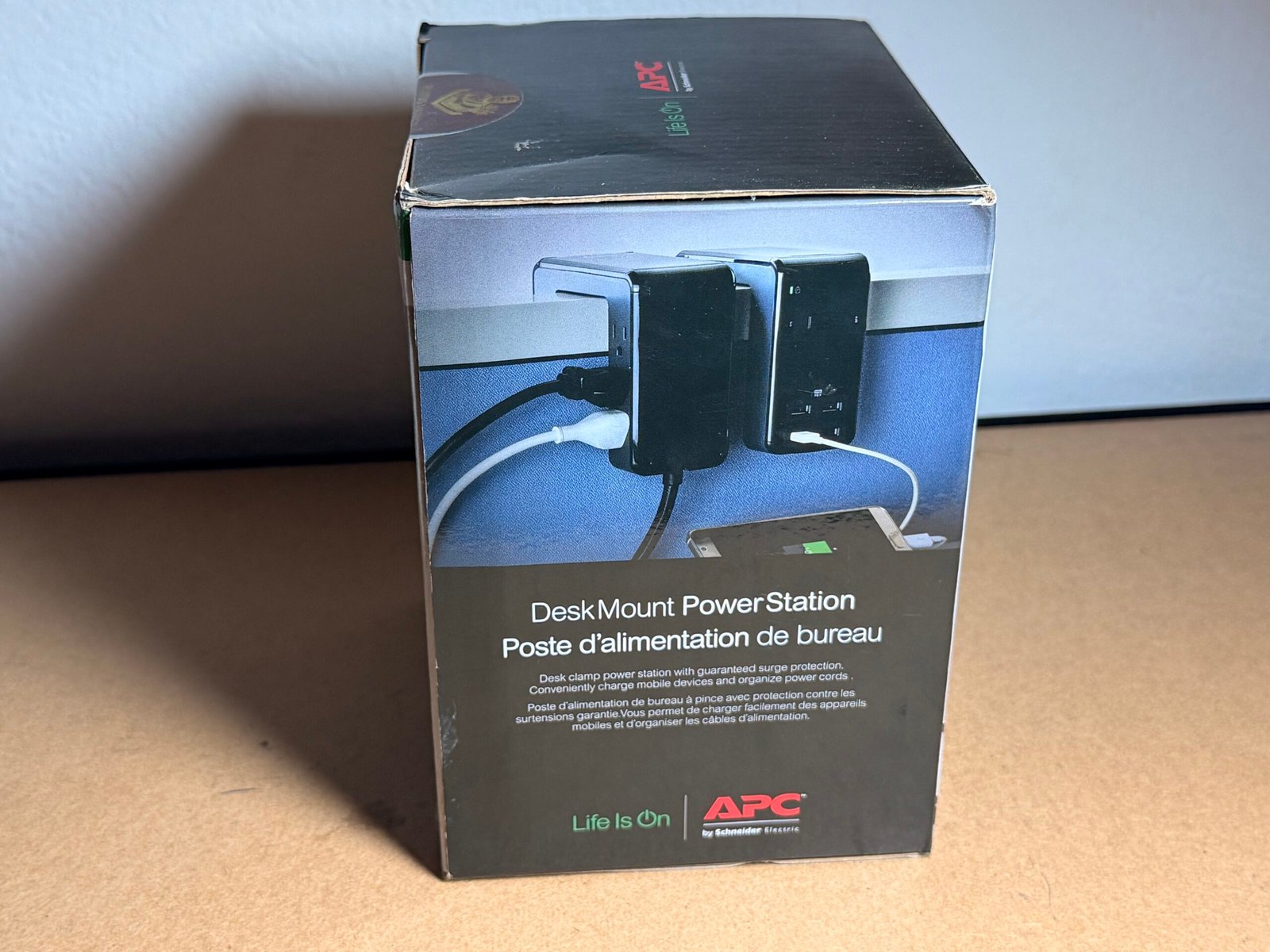 Station d’alimentation APC PE6U4 – 6 prises et 4 ports USB - Image 4