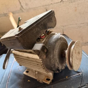 Moteur électrique avec poulie, double gorge – Occasion, fonctionnel