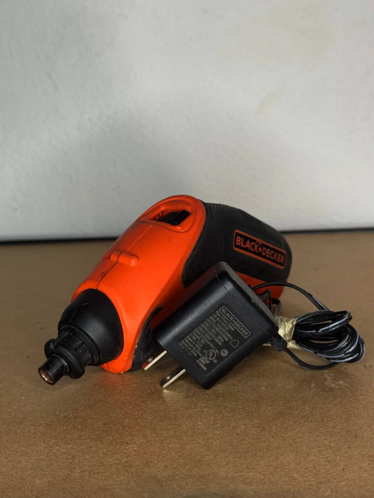 Tournevis électrique compact BLACK+DECKER