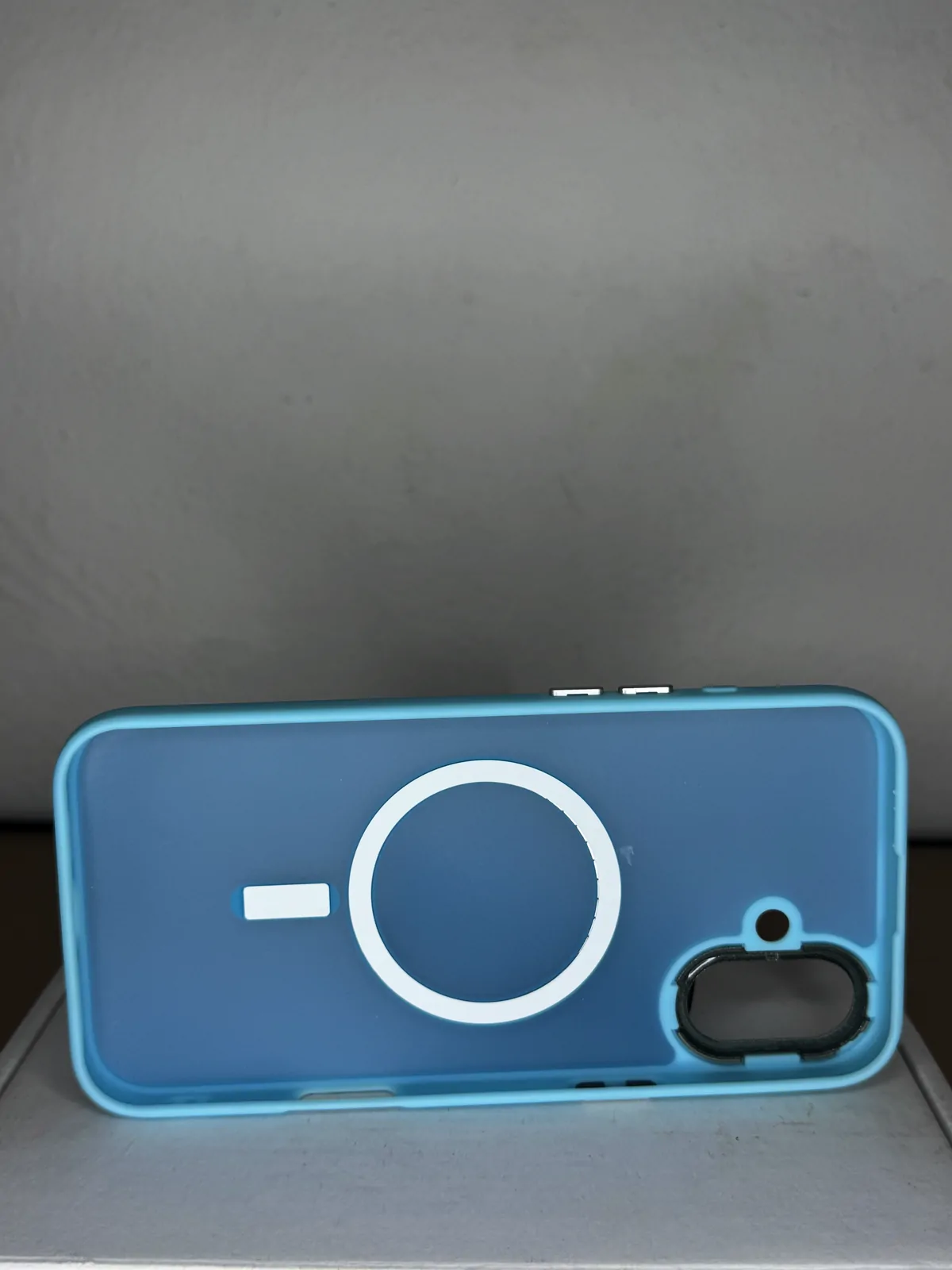 Coque pour iPhone 16 Plus – Bleu translucide et bordures turquoise – Image 2