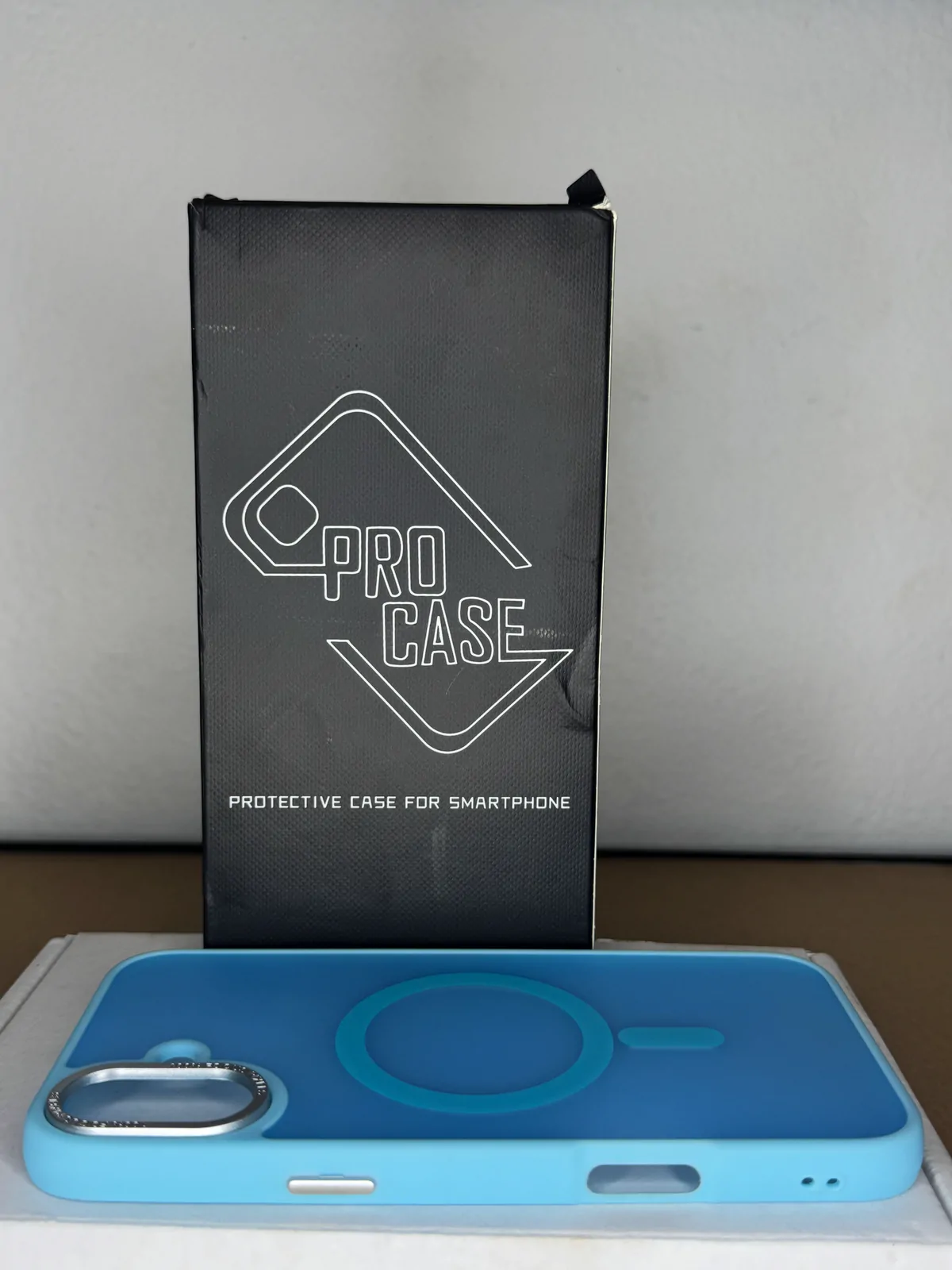 Coque pour iPhone 16 Plus – Bleu translucide et bordures turquoise – Image 3